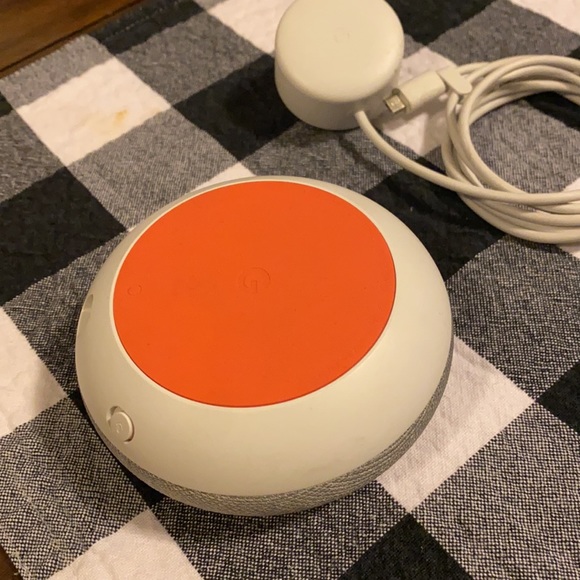 Google Home Mini - Picture 3 of 3